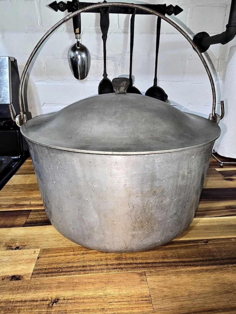 Cast-rite Large Cookware Pot with Lid